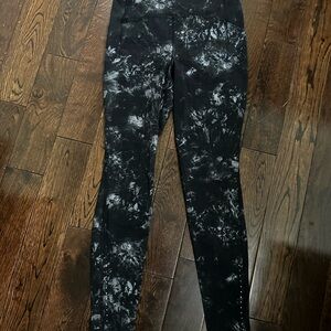 Lululemon Gray and Black Marbled Leggings with Stretchy Fit